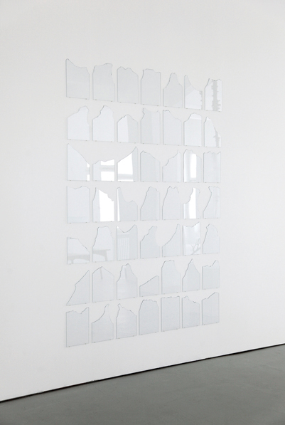 daily news, 2010 Glasscheiben gebrochen 217 x 163 cm