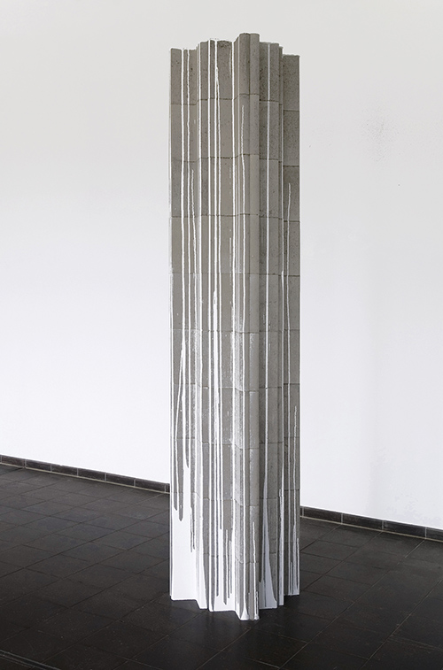 milchmädchenrechnung, Beton, Farbe 46,5 x 46,5 x 250 cm, 2007